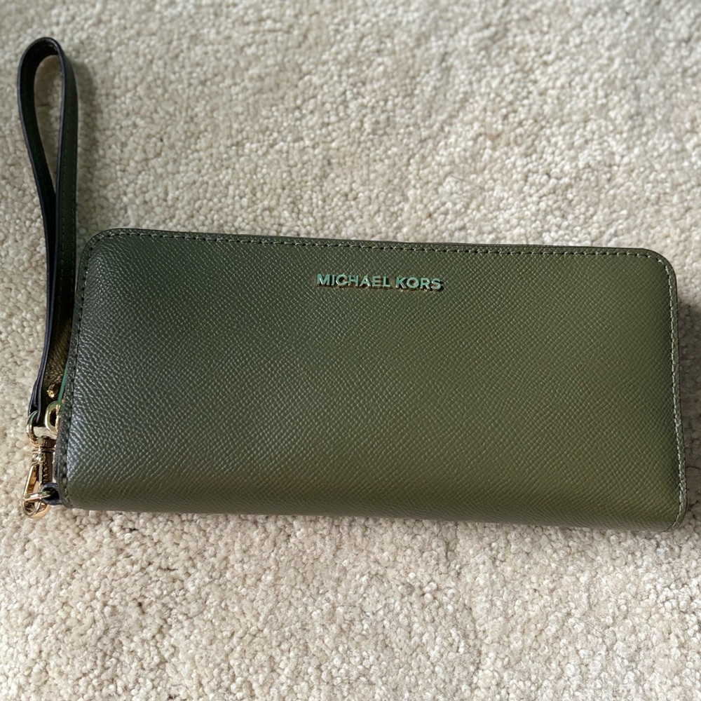 NWT Michael Kors Army Green Jet Set Zip Wallet